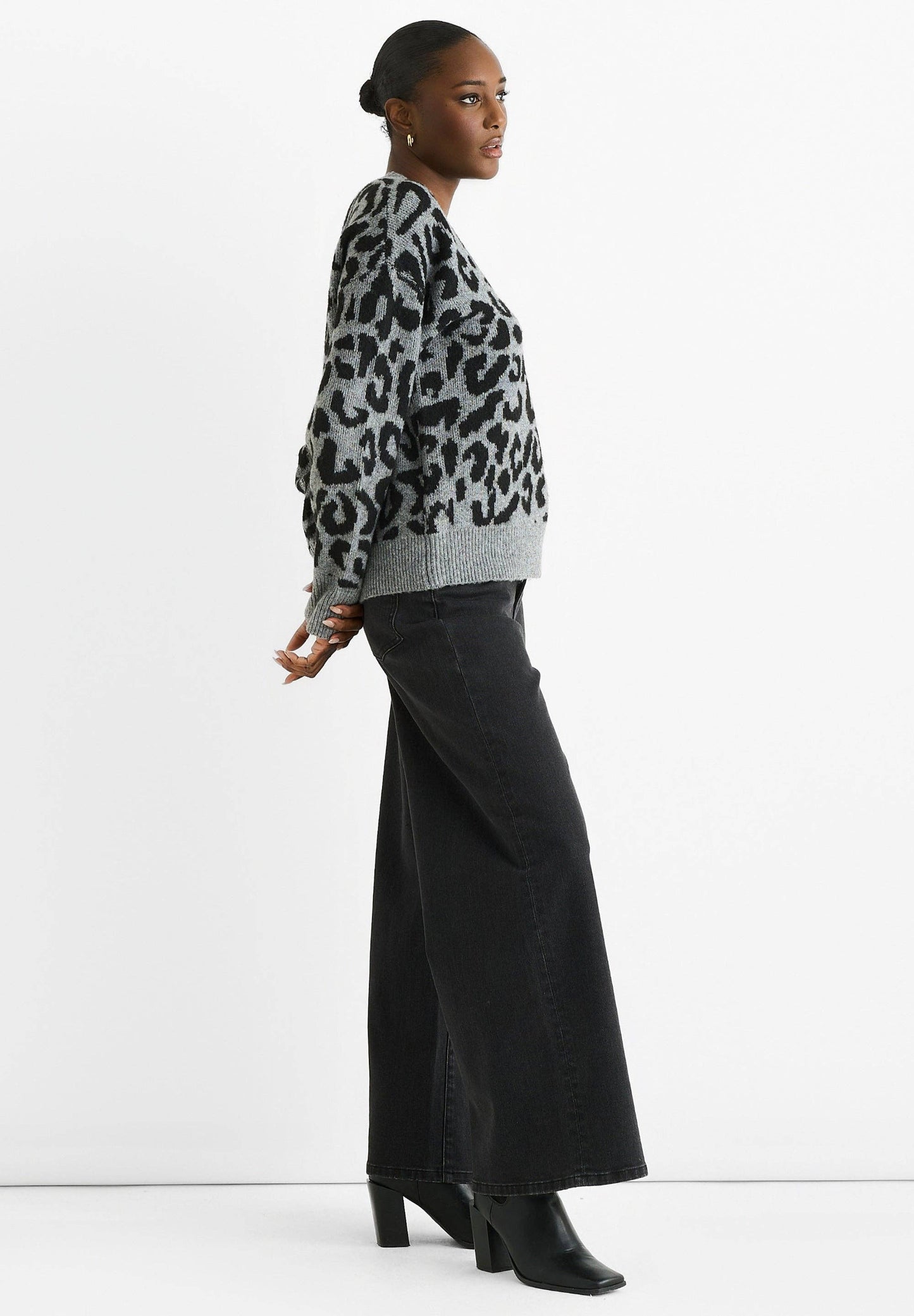 Grey Animal V Neck Short Knit Jumper