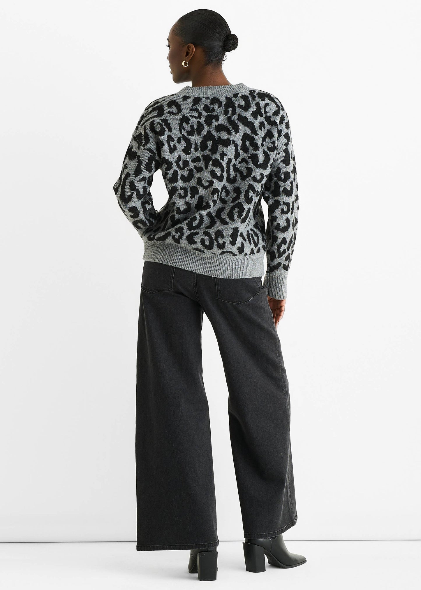 Grey Animal V Neck Short Knit Jumper