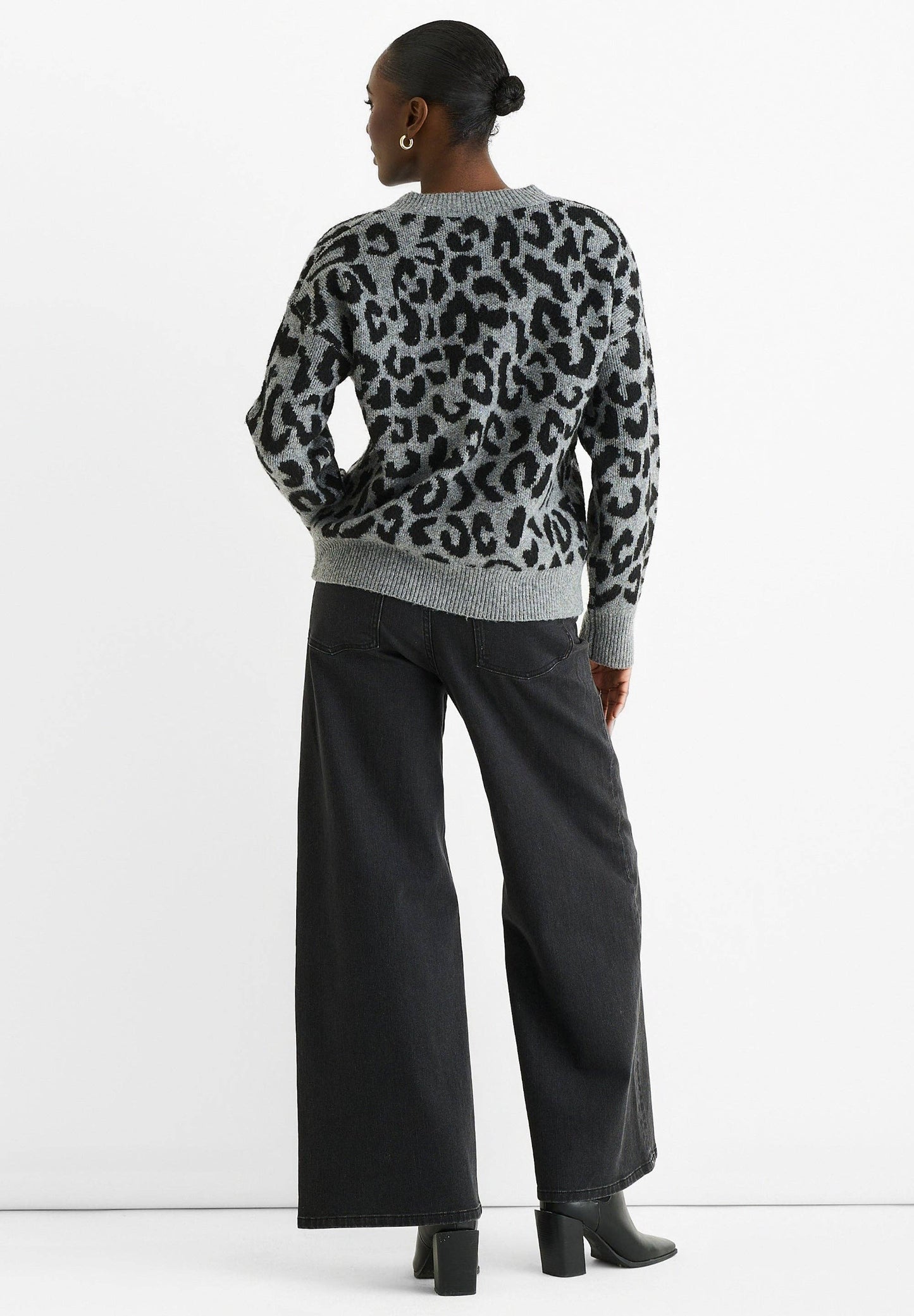 Grey Animal V Neck Short Knit Jumper